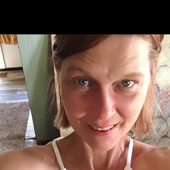 hilarylafollett